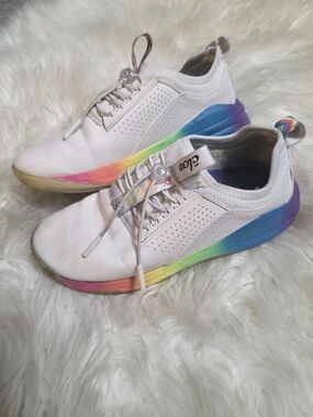 Clove White Sneaker with Rainbow Insole